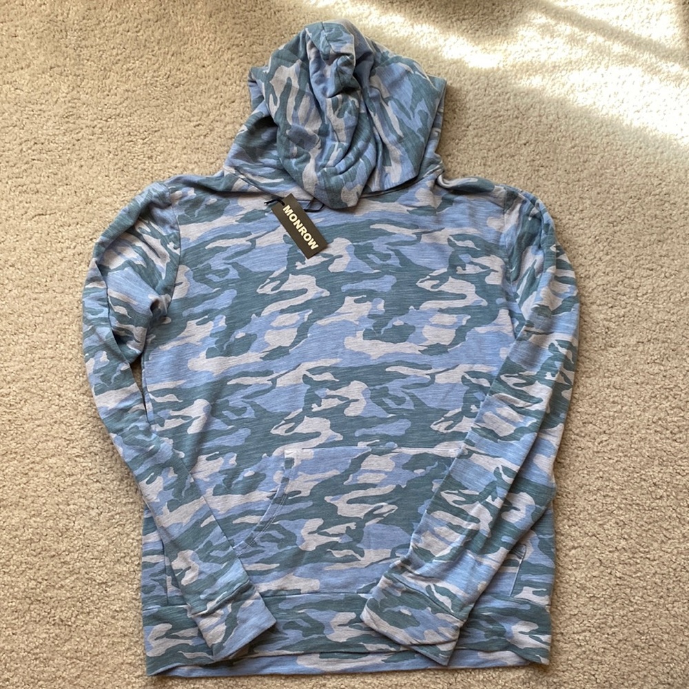 Super cozy Monrow Camo hoodie sweatshirt!